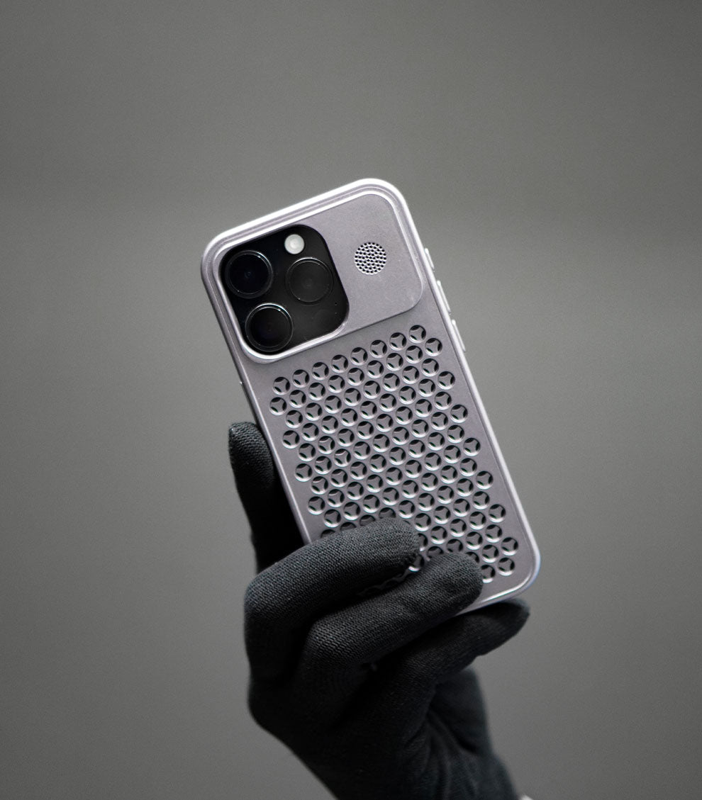 AeroGrip universal case providing airflow and protection