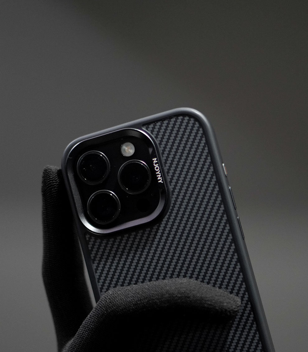Minimalist Carbon Fiber Pattern Case with Raised Edges