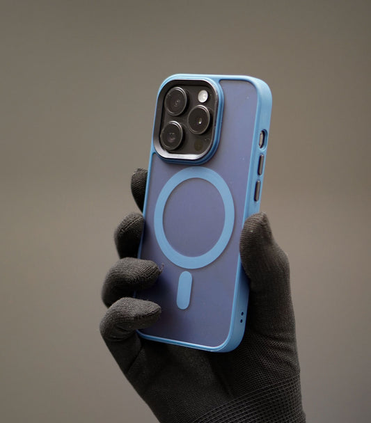 Slim shockproof blue phone cover with built-in MagSafe magnet